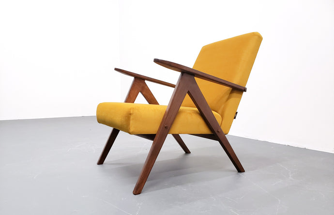 Mid Century Easy Chair Model B 310 Var In Goldenrod Velvet